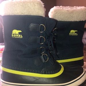Woman’s Sorel snow boots